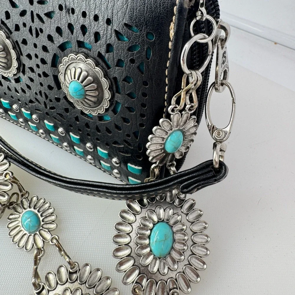 American Bling showcase bold